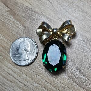 Vintage Emerald Green Gem Brooch with Bow